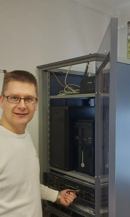 Marko palvelinkaapilla